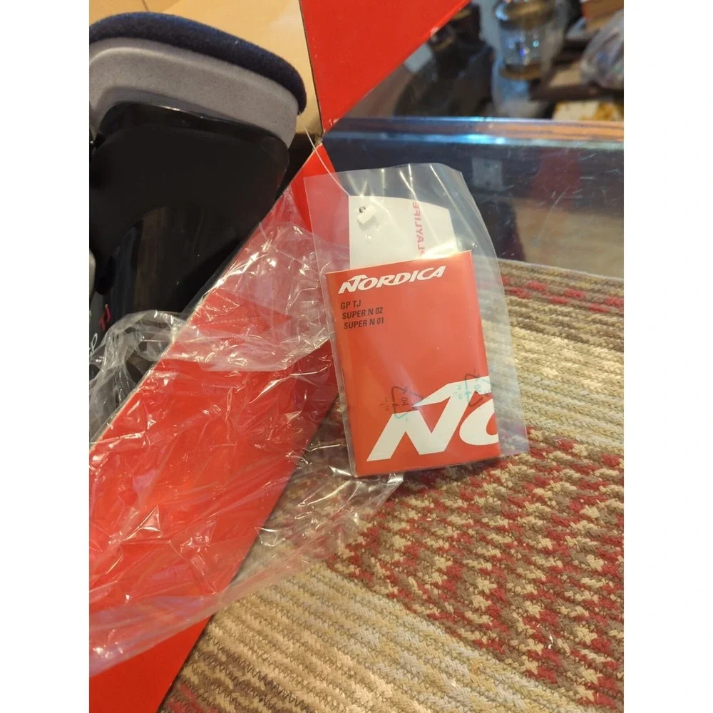 NEW Nordica GP‎ TJ Youth US 2.5 Youth Ski Boots 205
